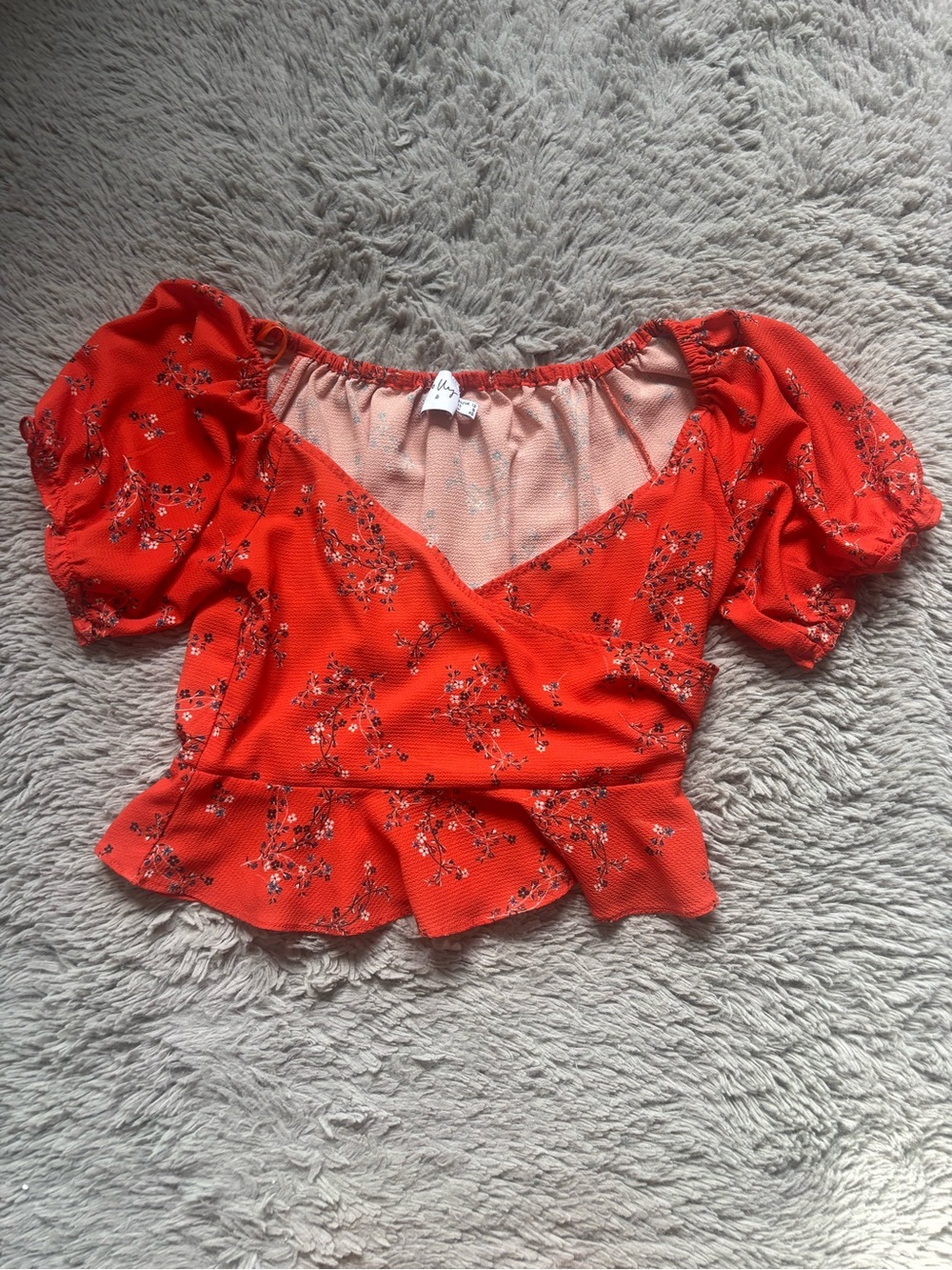 Polly Rhea Red Floral Peplum Puff Sleeve Top size 8 - Picture 7 of 7